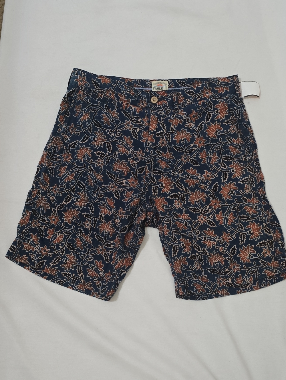 Faherty Navy Floral-Print Flat Front Shorts 29